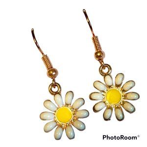 Daisy Flower Earrings Rose Gold Plated Enamel White Yellow Dangle Dainty